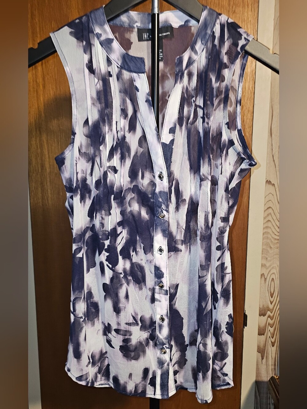 Sleeveless Floral Print Button-Front Top